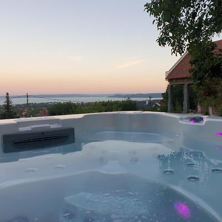 Lakeview Apartments Balatonfuered Екстер'єр фото