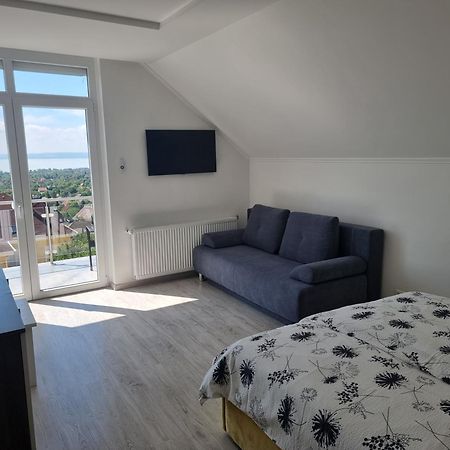 Lakeview Apartments Balatonfuered Екстер'єр фото