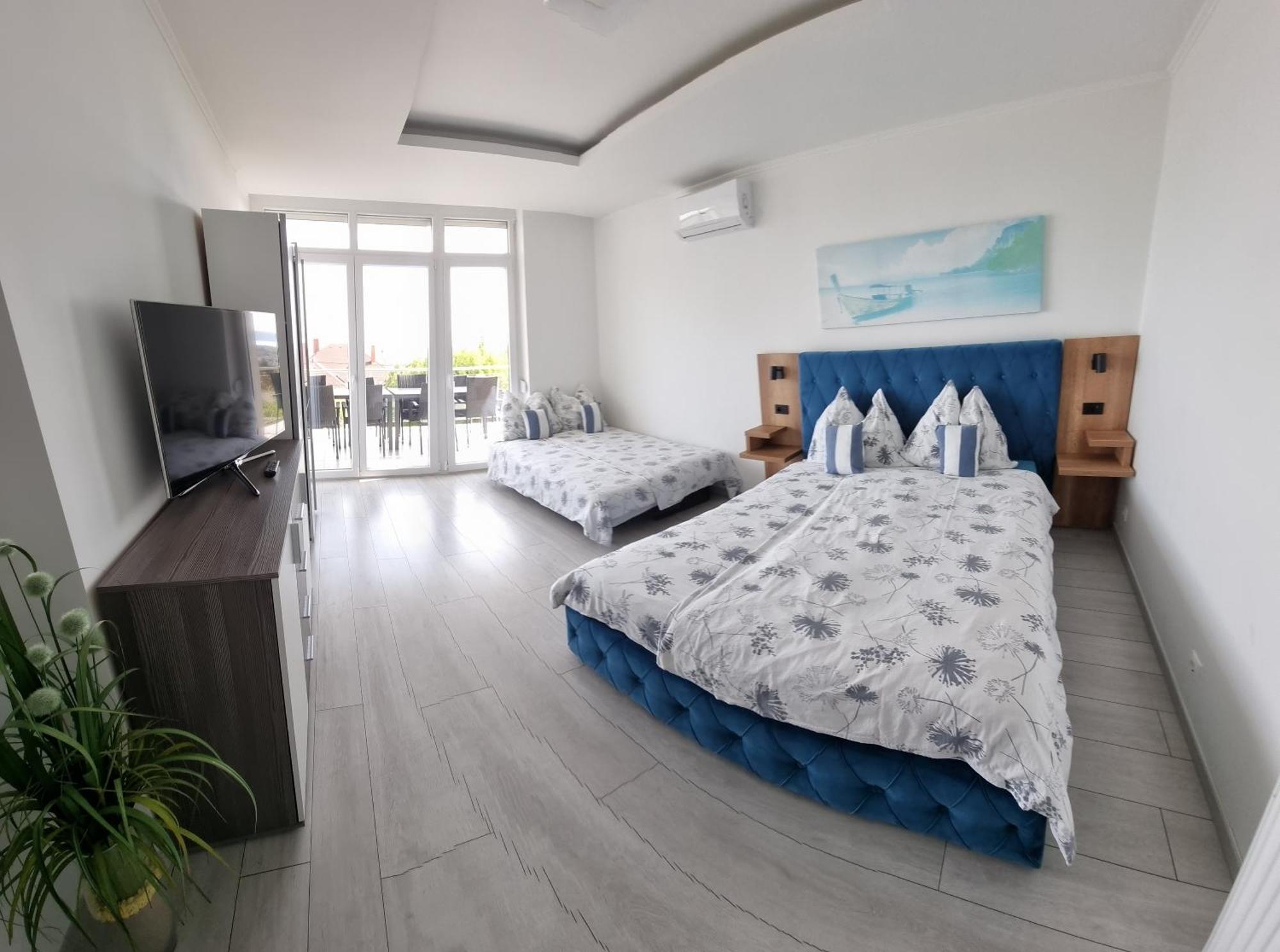 Lakeview Apartments Balatonfuered Екстер'єр фото