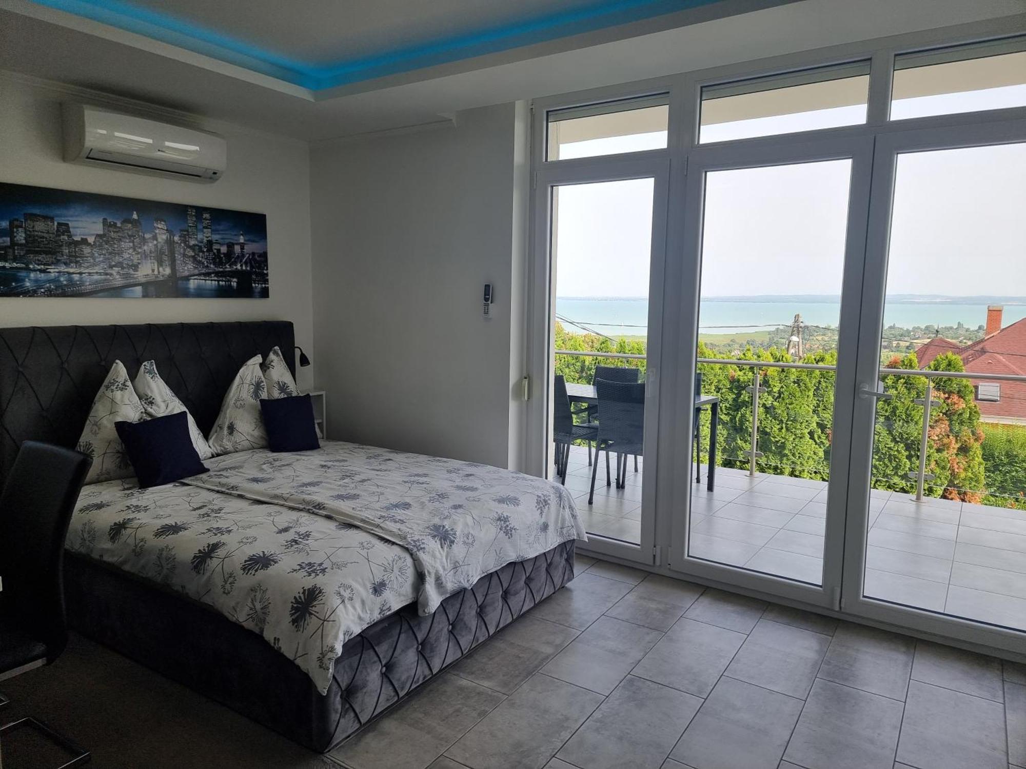 Lakeview Apartments Balatonfuered Екстер'єр фото