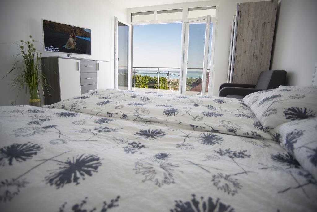 Lakeview Apartments Balatonfuered Екстер'єр фото