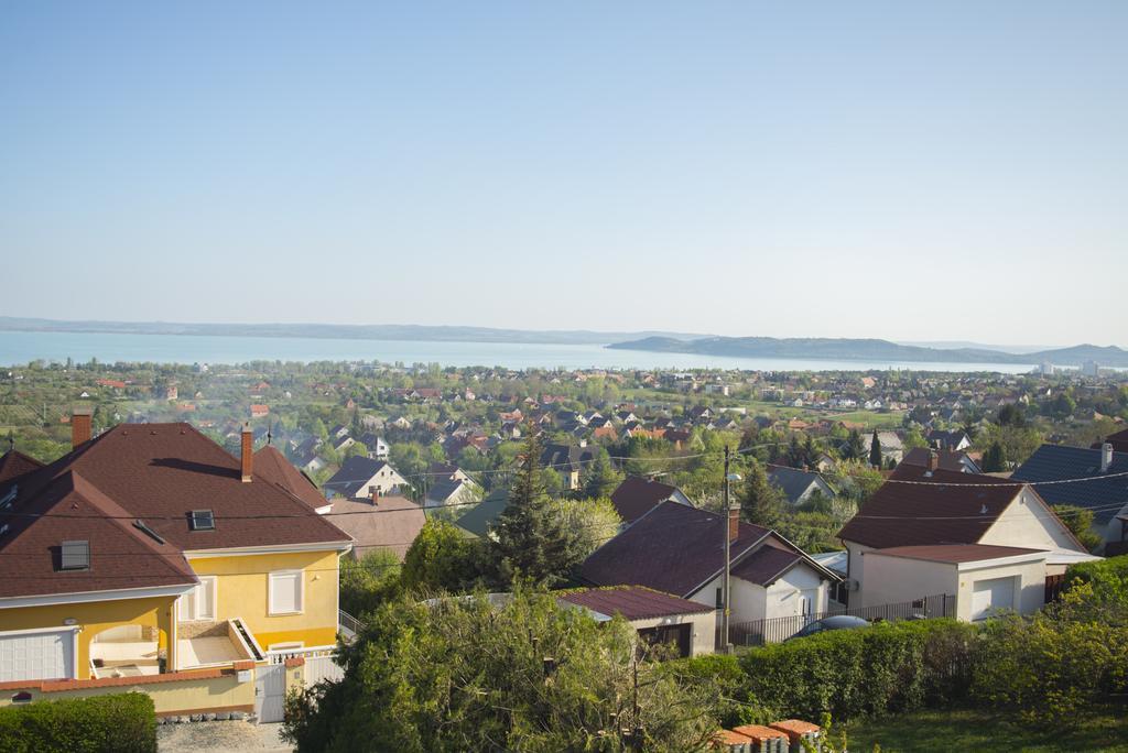 Lakeview Apartments Balatonfuered Екстер'єр фото