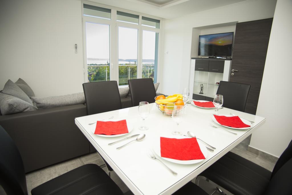 Lakeview Apartments Balatonfuered Екстер'єр фото