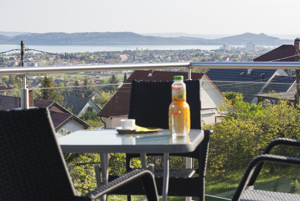 Lakeview Apartments Balatonfuered Екстер'єр фото